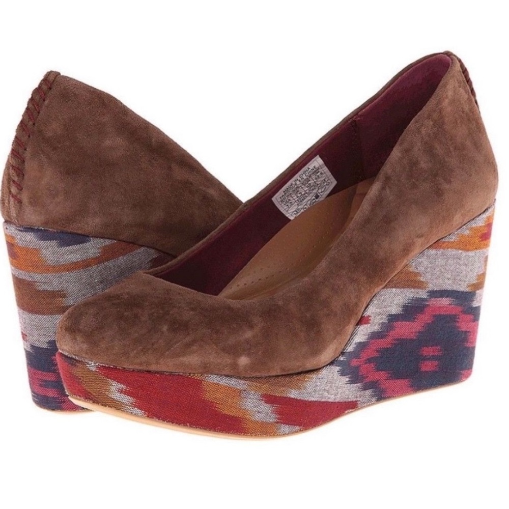 NWT Reef High Tropic Wedges